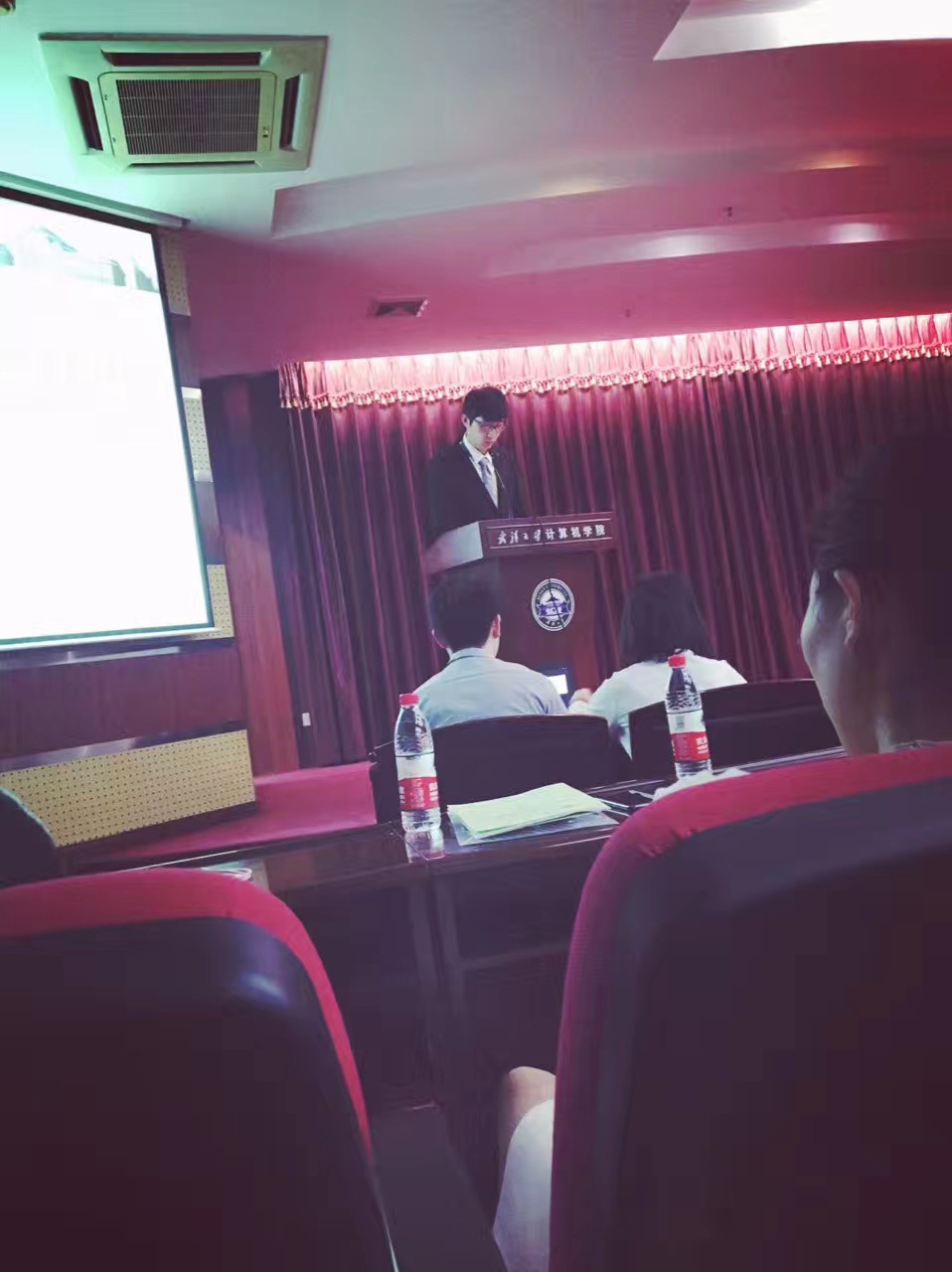 [两眼放光]撞见你的满眼星河