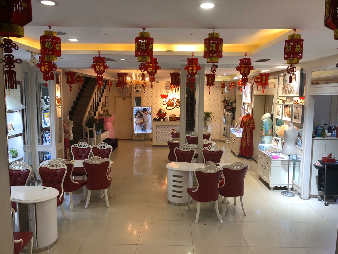 钟爱一生国际婚纱摄影
