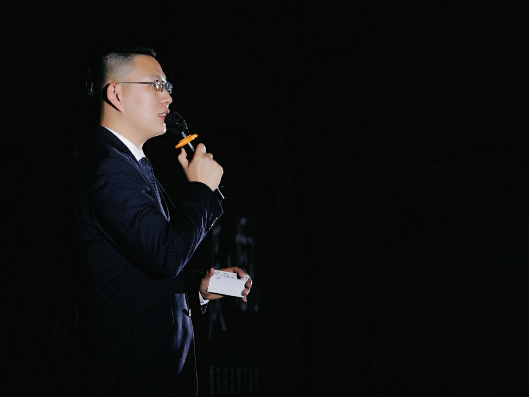 主持+督导+调音  电台主持人，轻松不煽情