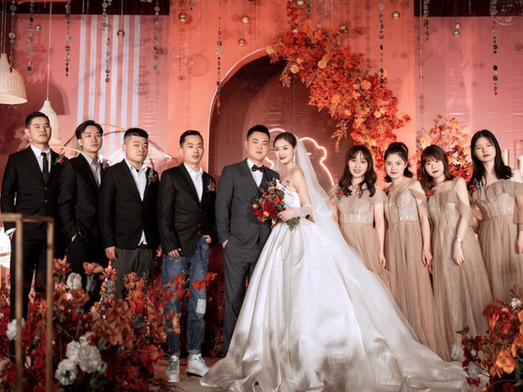 资深主持+专业流程策划+彩排+音乐dJ