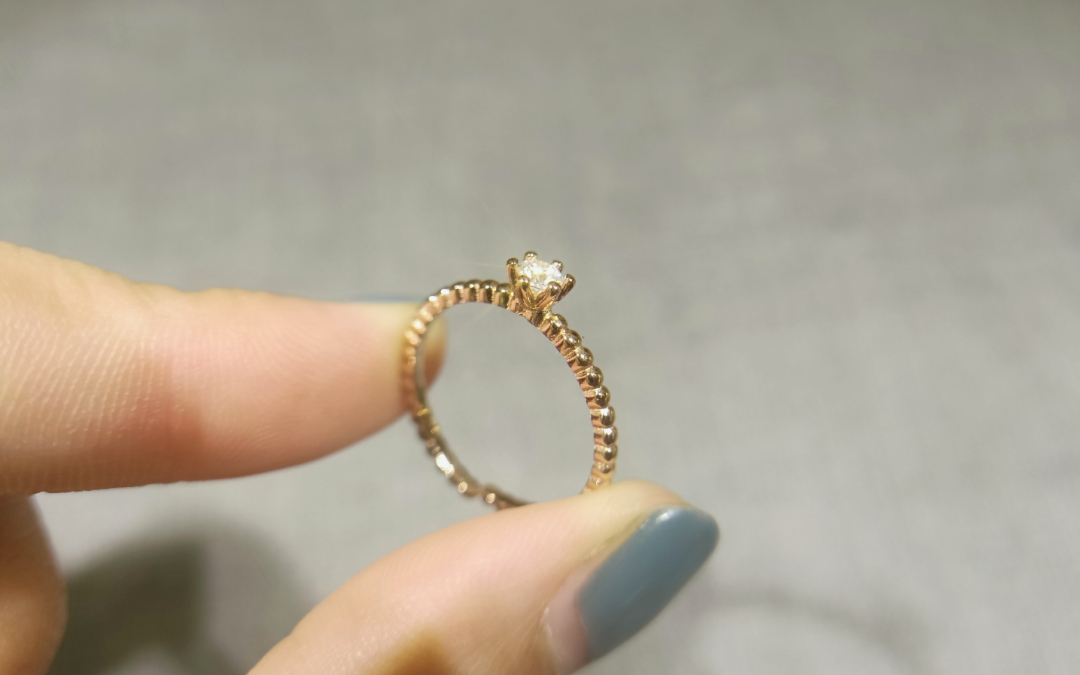 女戒（经典的六爪戒托钻戒整体典雅低调、精致优雅）