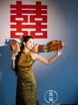 新中式订婚妆晨袍造型