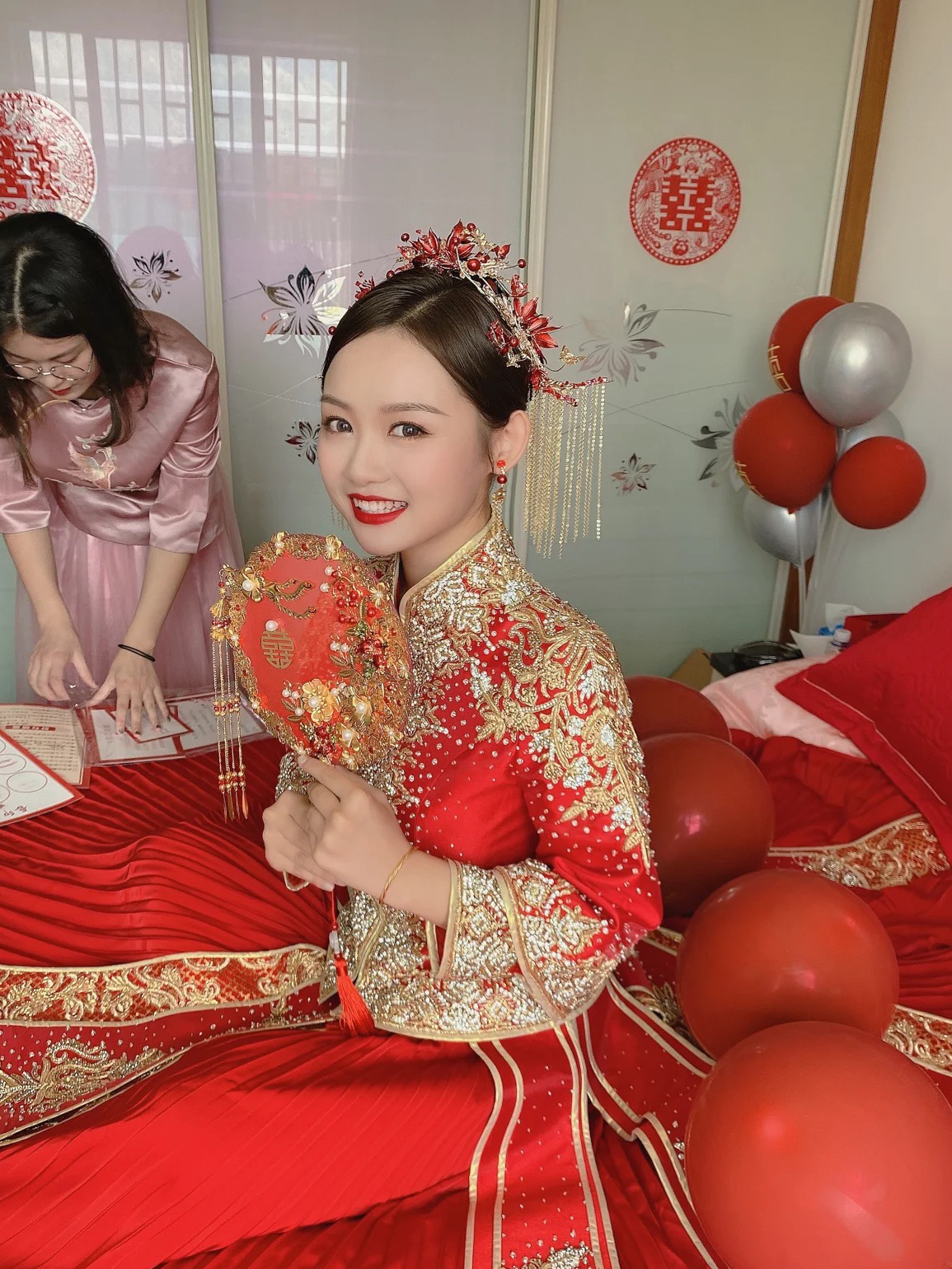 中式嫁衣出门妆发