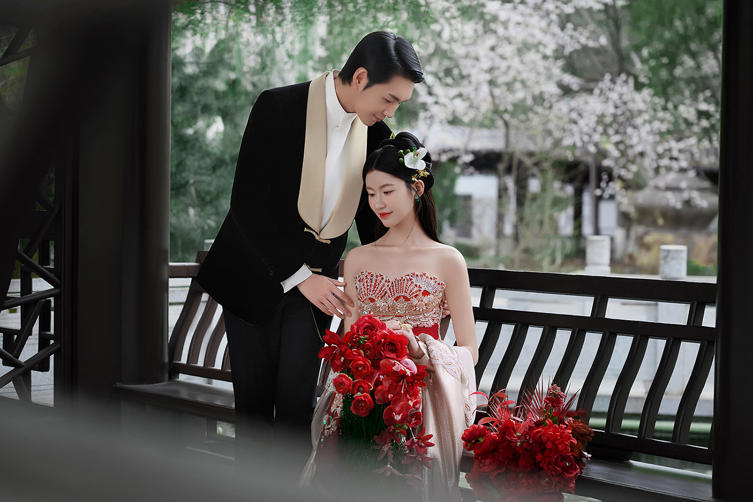 【婚纱摄影】复古新中式婚纱照丨流动的时尚感