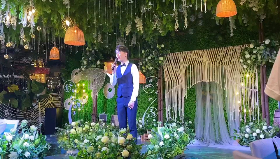 婚礼主持陈圆期待与你合作