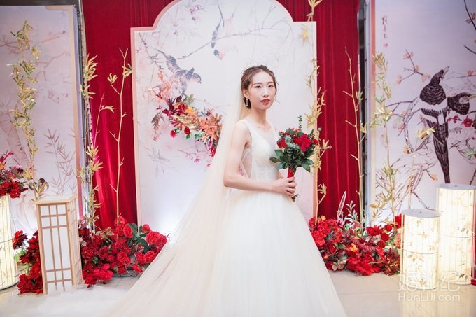 非红敬酒服就不美？雾霾蓝晚礼服显瘦吸睛像公主！
