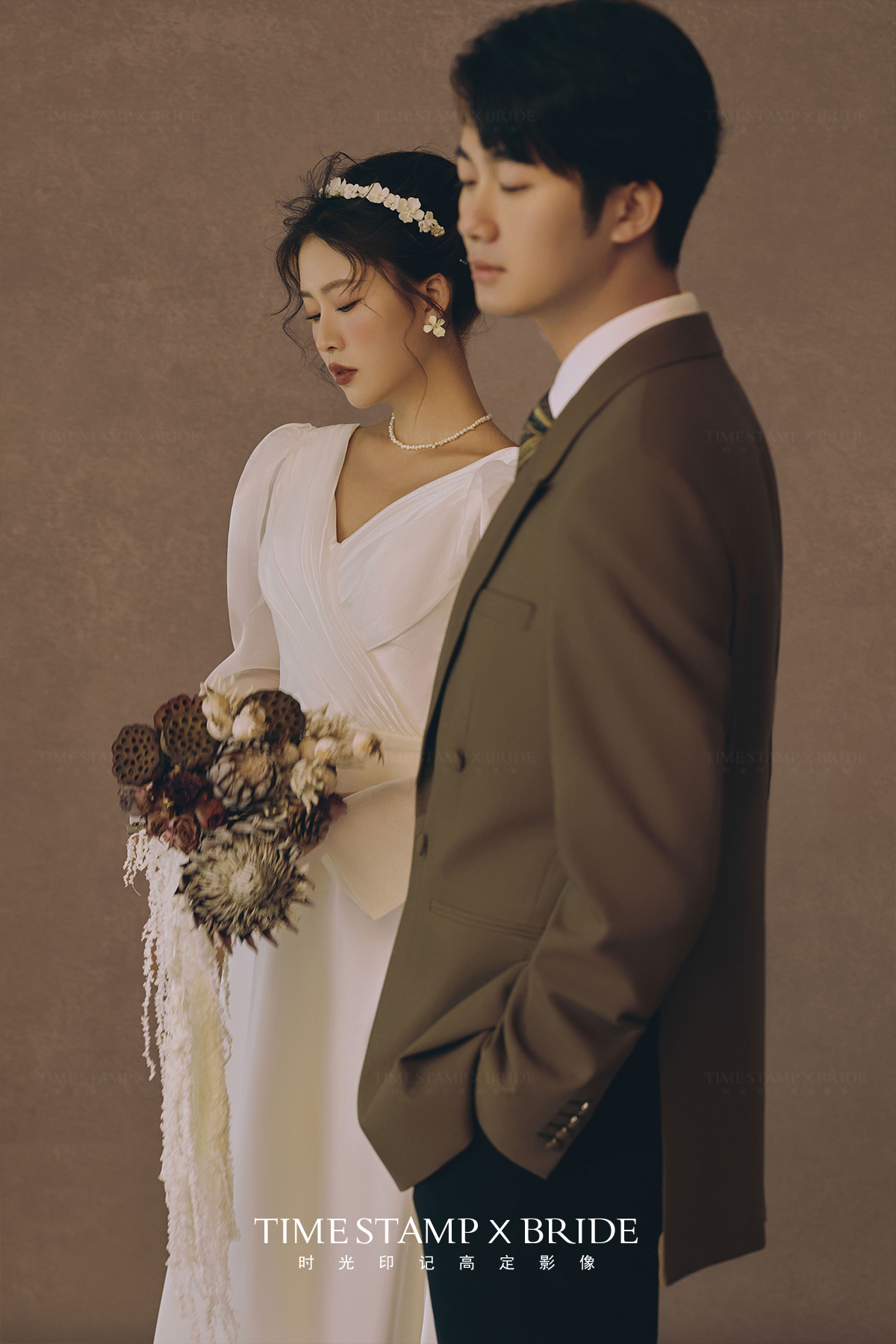 不喜欢跟风就拍一组复古油画风婚纱照,唯美优雅！