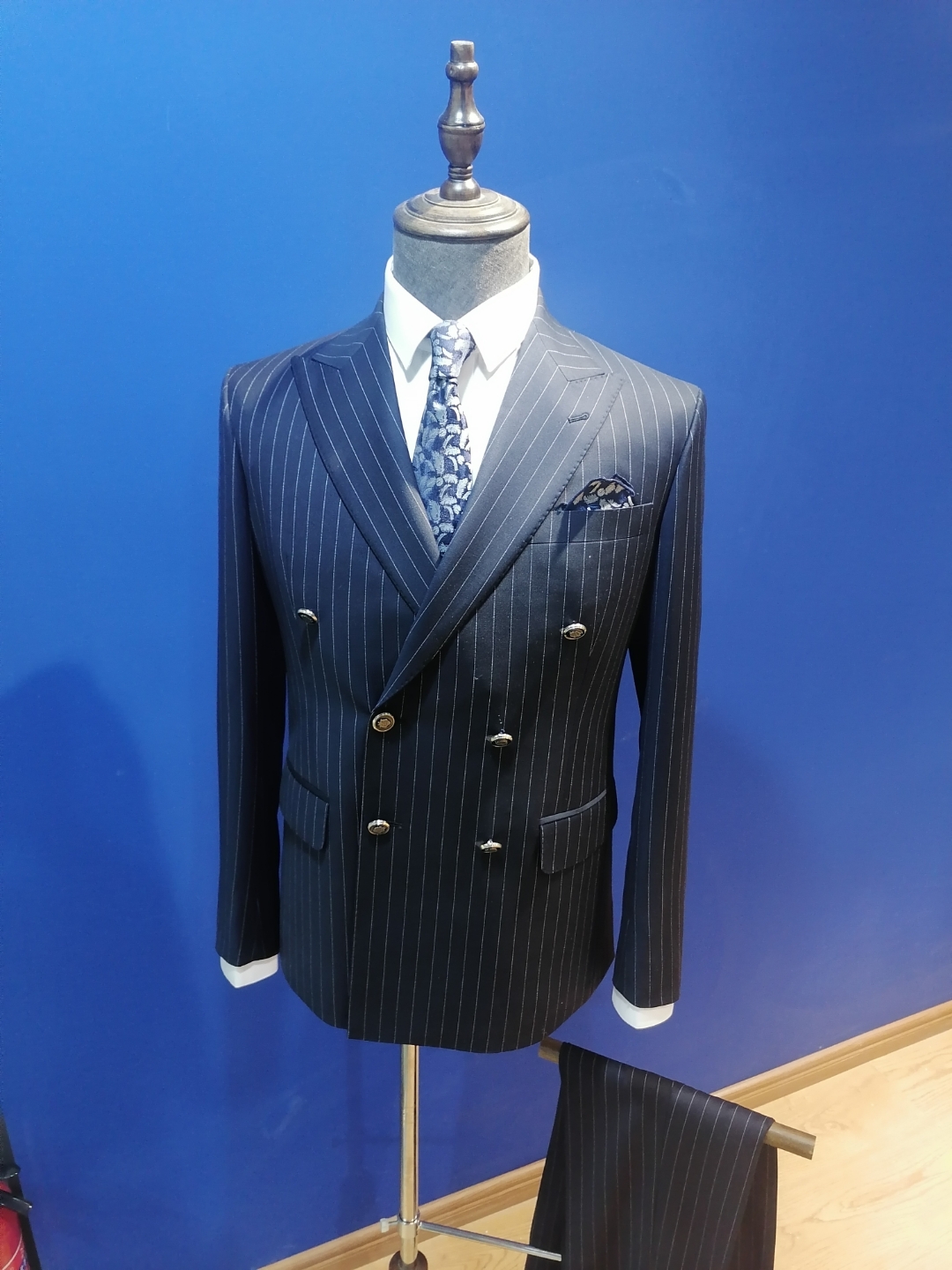 一套手工定制新郎装+一套爸爸装