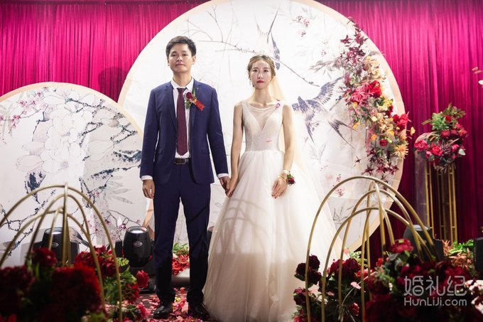 非红敬酒服就不美？雾霾蓝晚礼服显瘦吸睛像公主！
