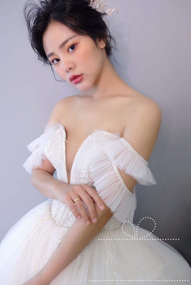 穿对婚纱太重要了，这件婚纱仙气十足还显瘦