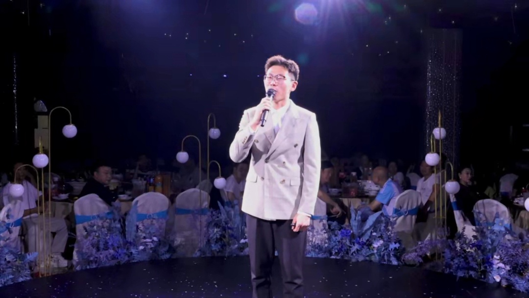 星空璀璨，你比烟花更耀眼