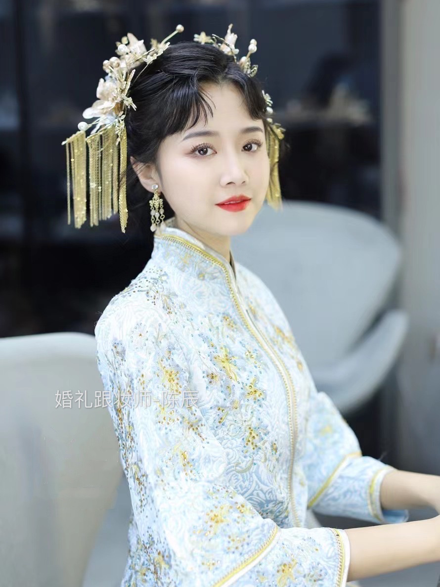 清新秀禾简约风跟妆造型