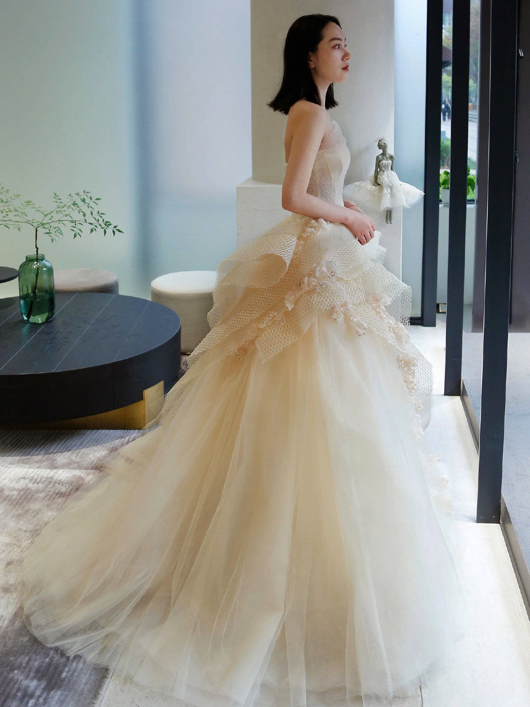 适合户外婚礼的主款婚纱甜美简约风