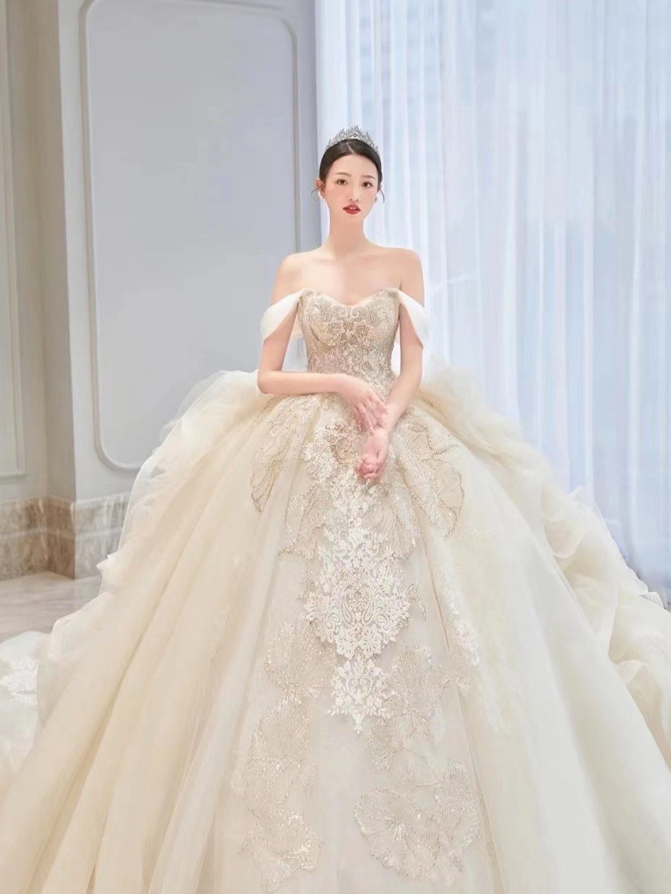 菏泽艾慕丝奢华重工拖尾主纱仪式纱