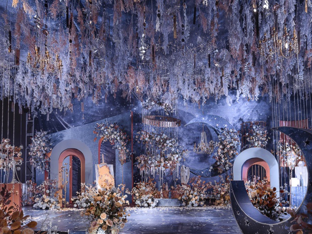 世上繁华种种，唯有你无可替代。