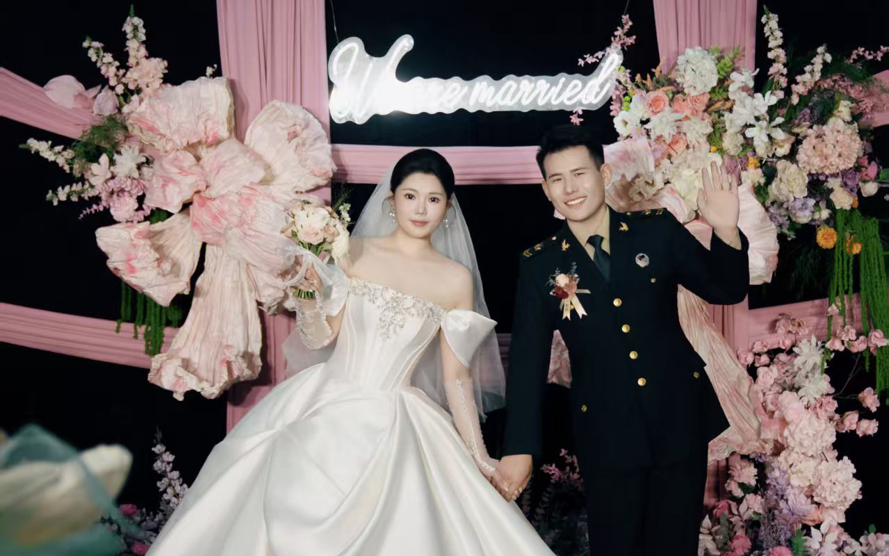 粉色布幔香風(fēng)婚禮
