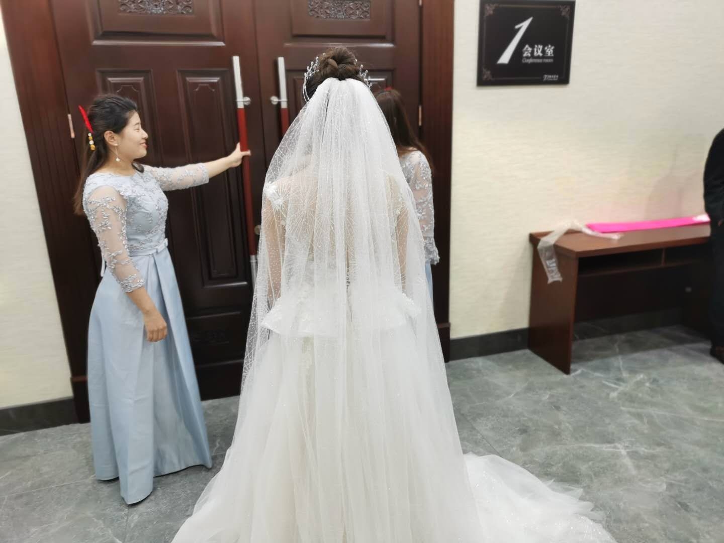 低价处理婚纱礼服