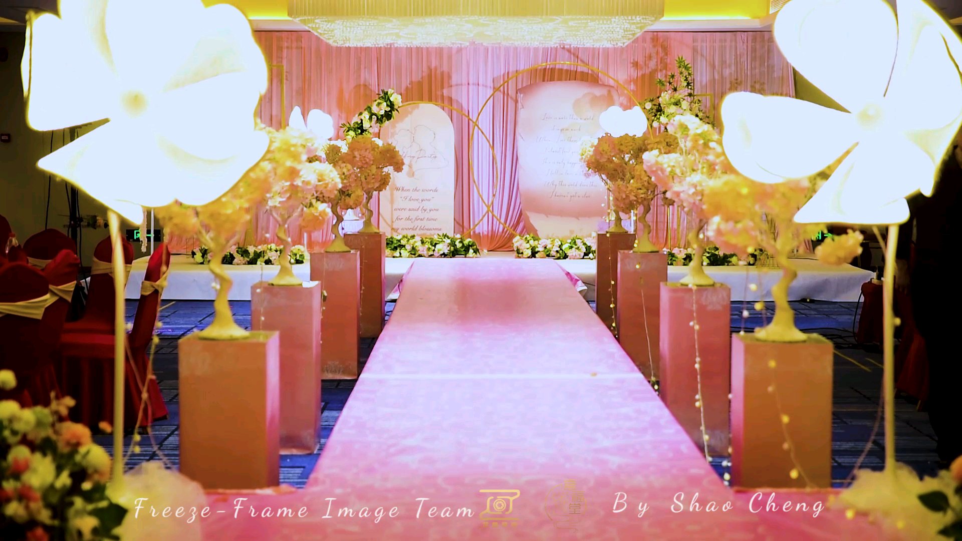 高性价比粉色系酒店婚礼布置