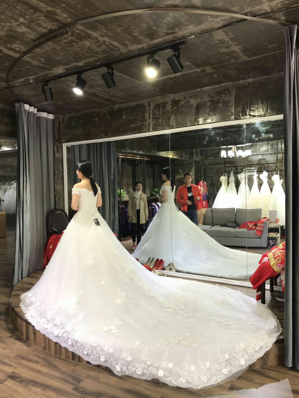 婚纱嫁衣馆_公主嫁衣婚纱礼服馆