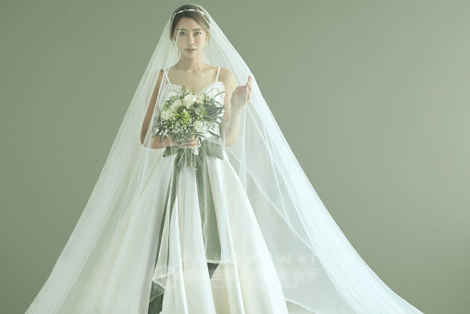 兰斐婚纱礼服_婚纱礼服(2)