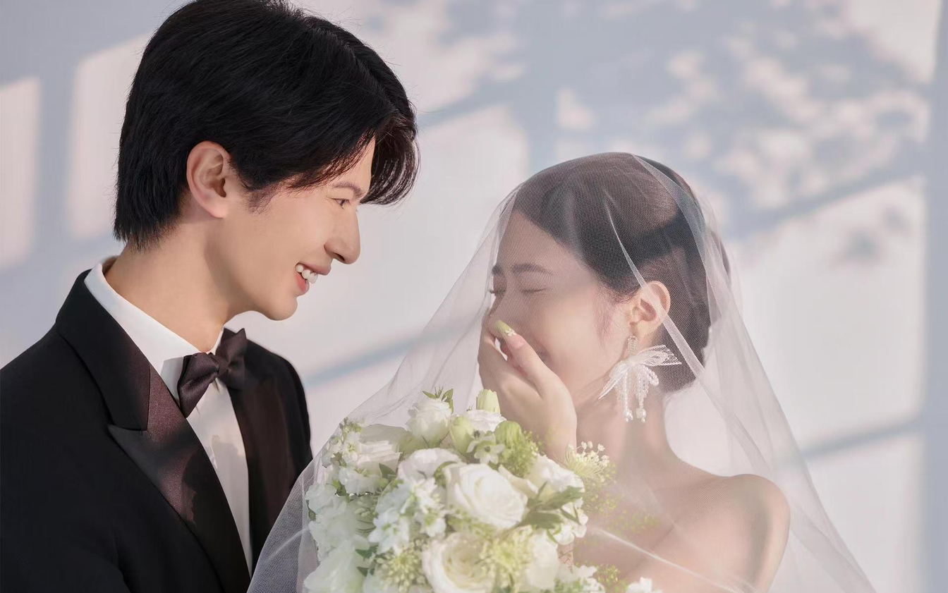 高級(jí)感拉滿室內(nèi)光影氛圍感婚紗照絕了！