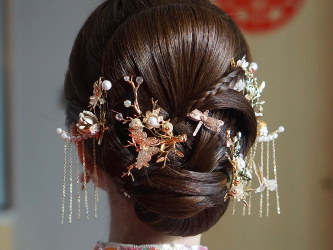 首席档新娘全天跟妆 送妈妈1+伴娘妆1+新郎1