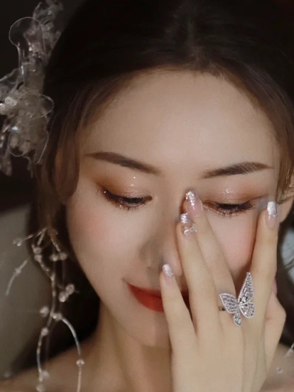 准新娘订婚当天订婚妆面造型