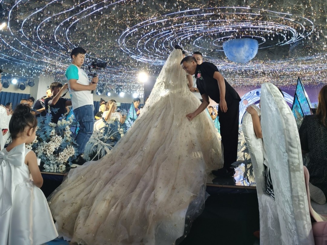 新娘全天跟妆(免租主纱一件)