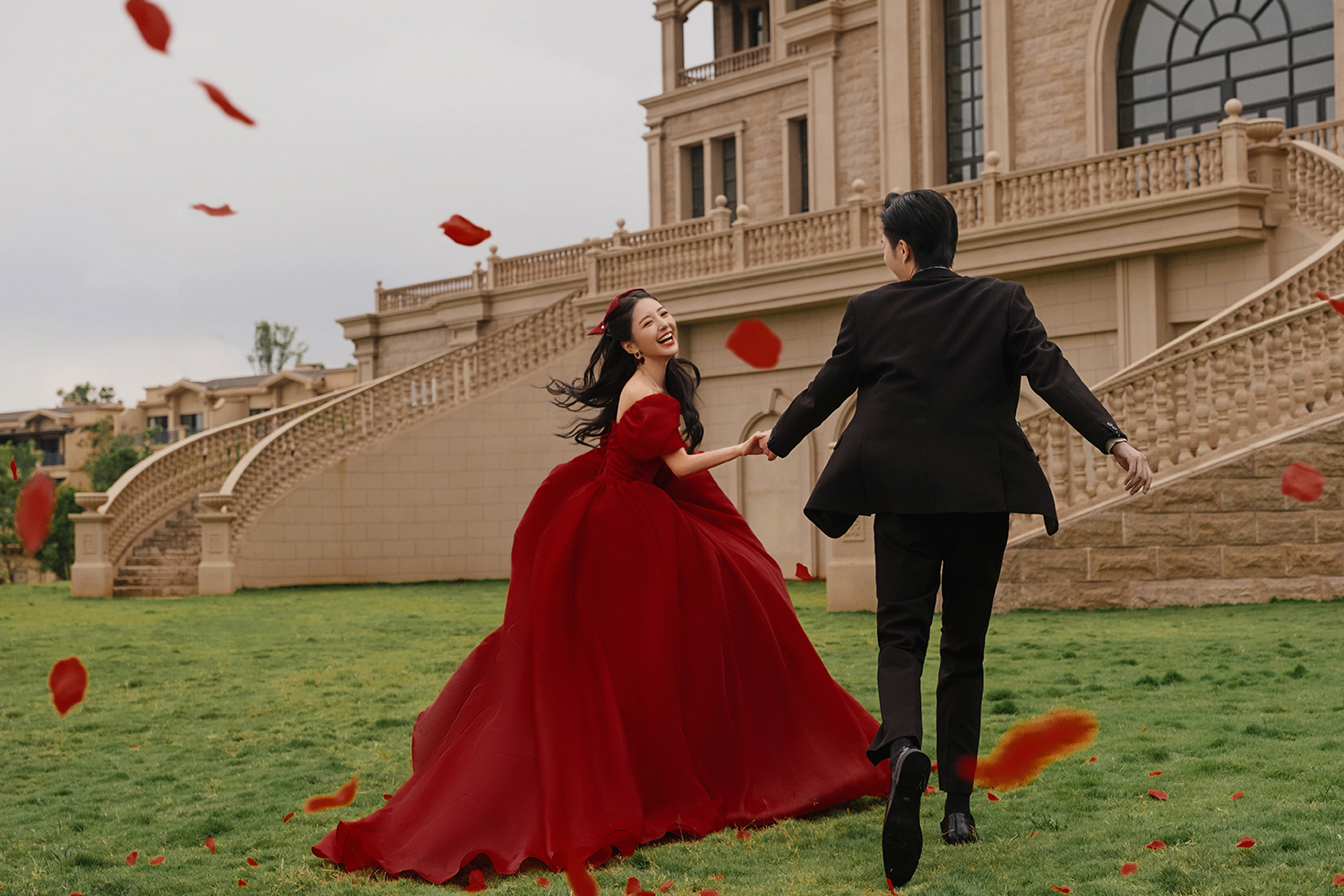 【公主城堡】8服8造+服装任选丨婚纱照