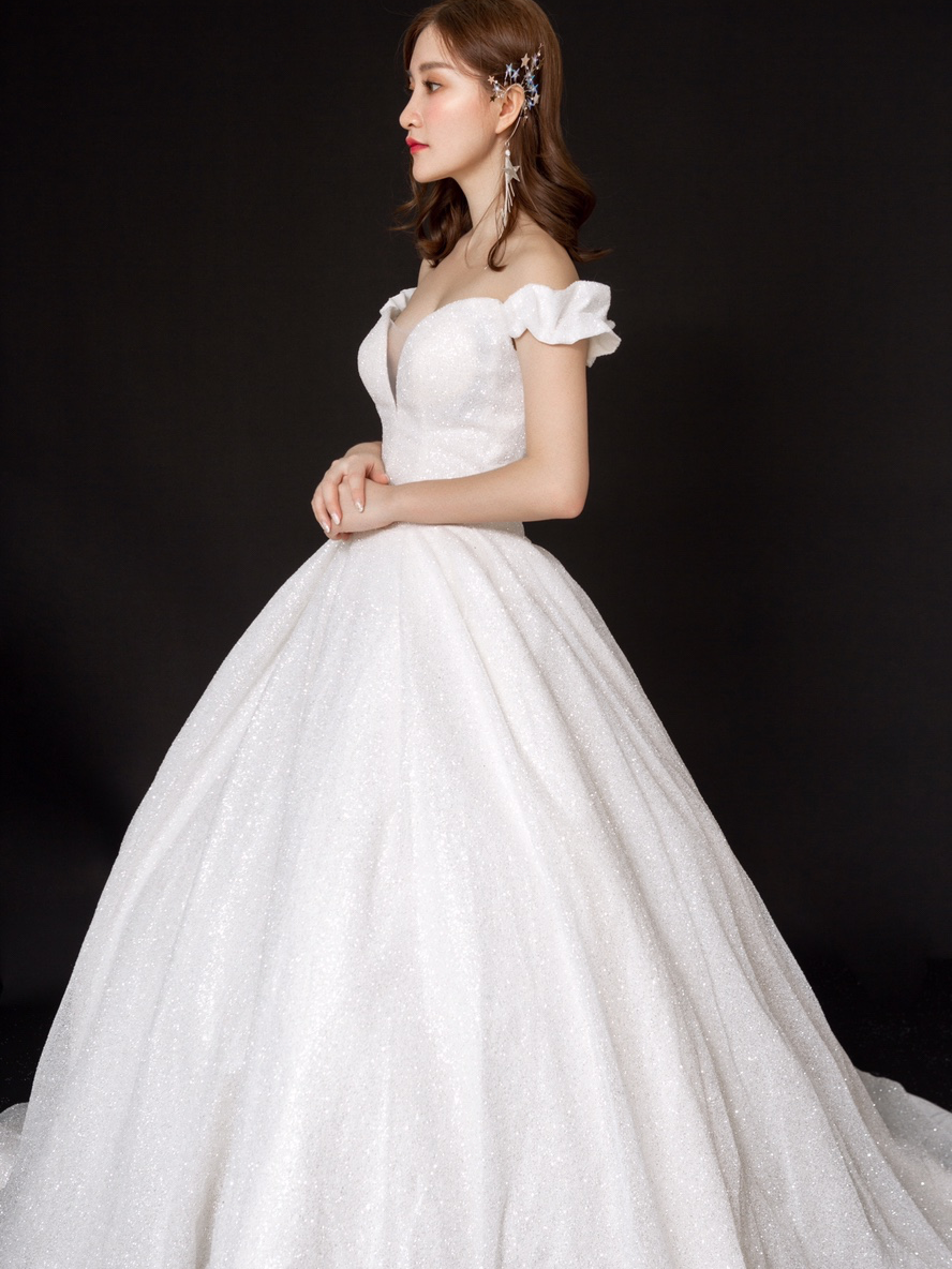 【云裳】 网络特惠  婚纱礼服三件套+伴娘服四件