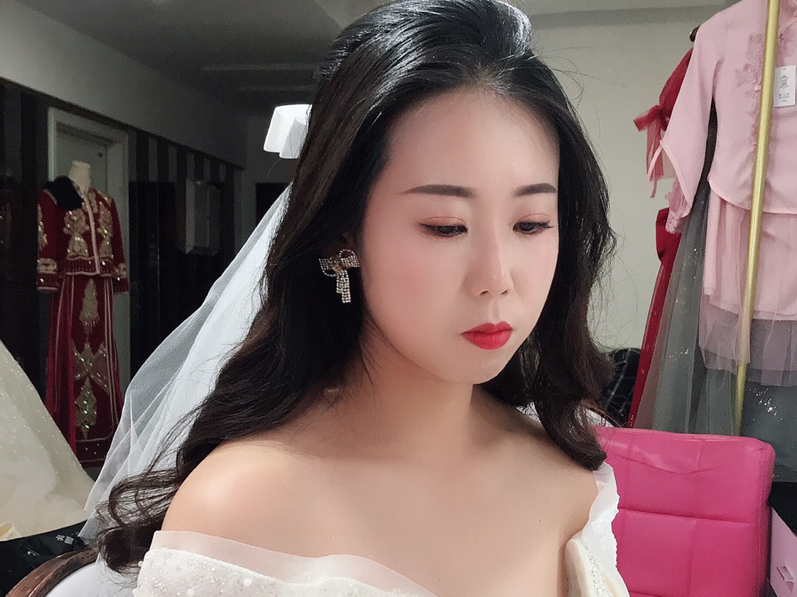 资深化妆师全程跟妆+1个妈妈妆