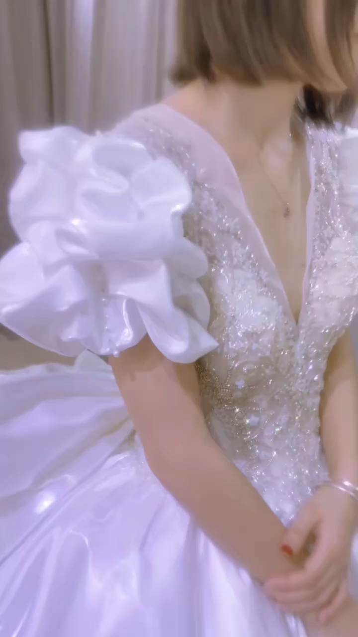 新娘跟妆，租售婚纱礼服，男士西装