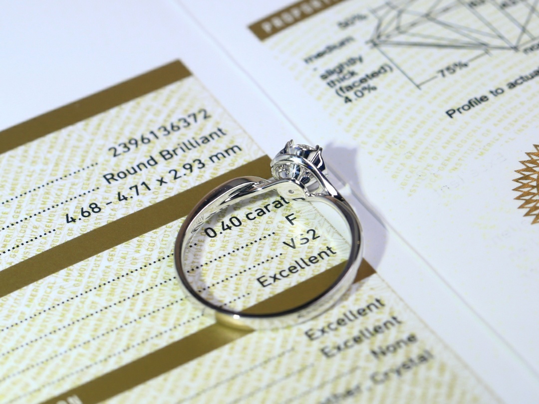 花嫁绽放显钻款式戒壁柔美