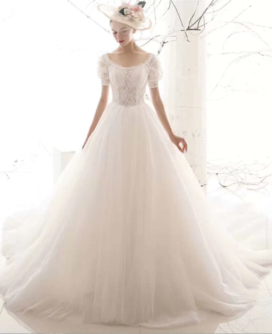 婚纱200～300元左右