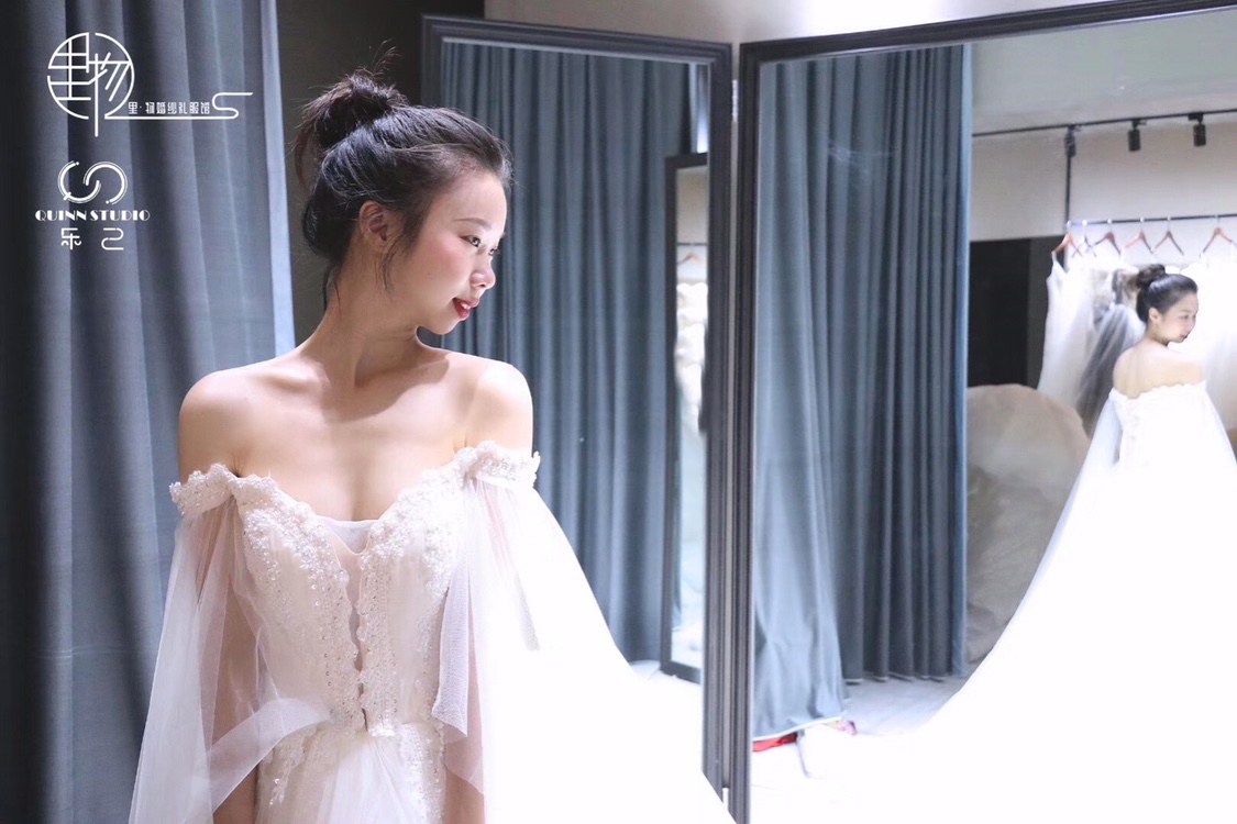 里物婚纱礼服馆