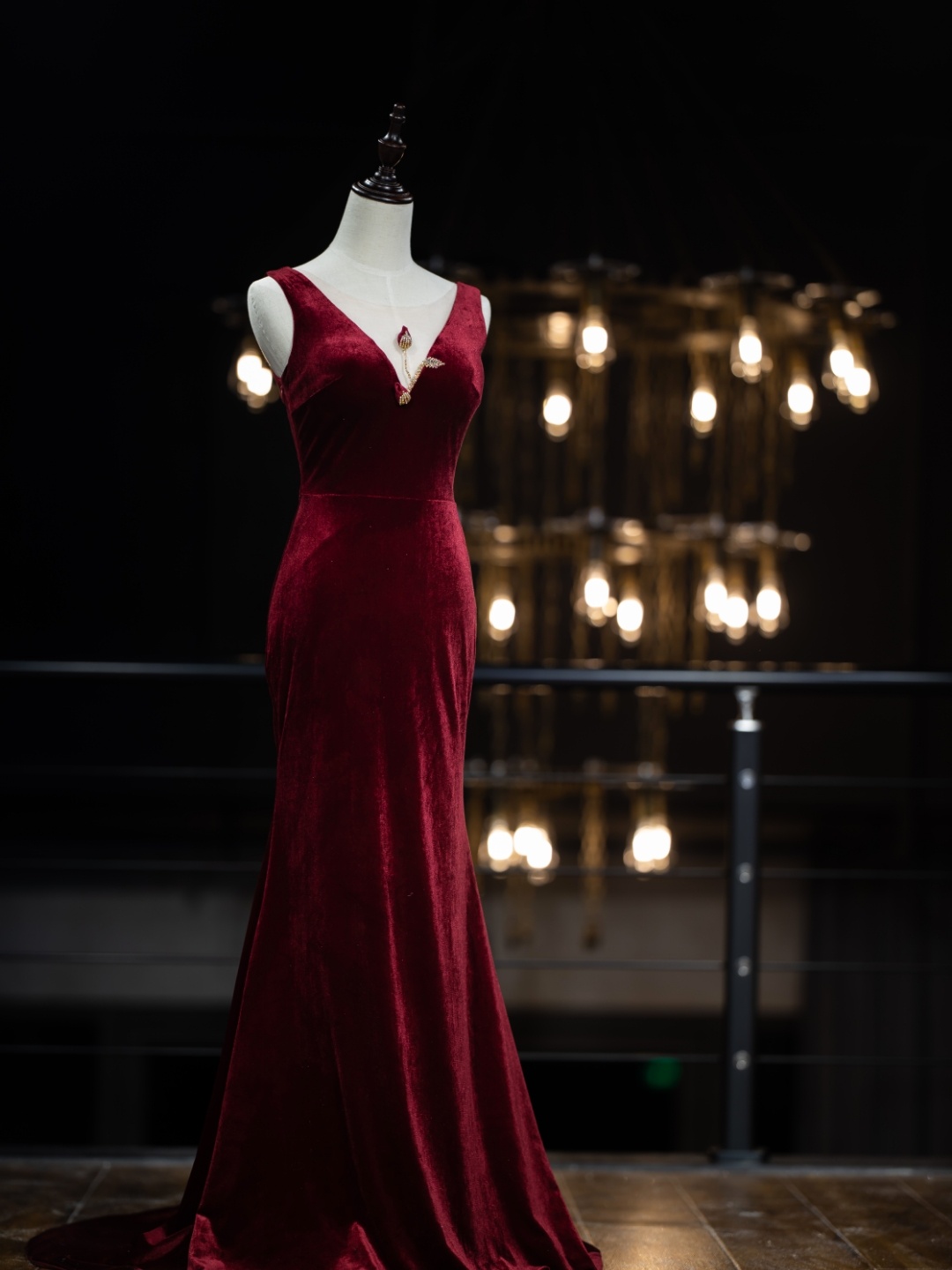 复古气质缎面简约大气拖尾主纱