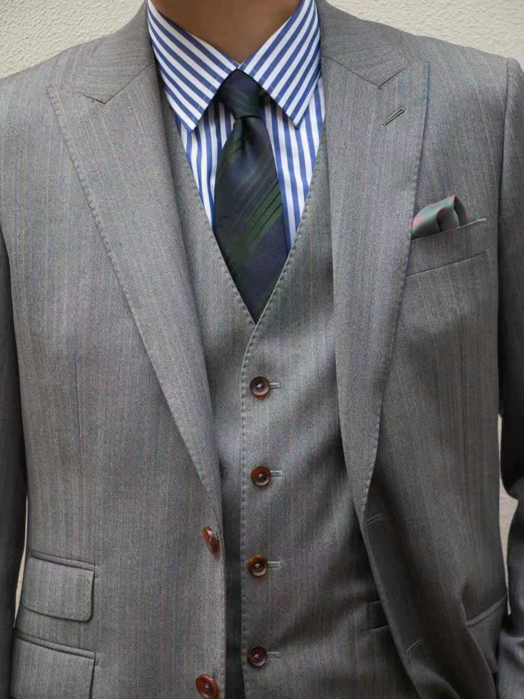 《新郎专属》新郎礼服+爸爸西服定一套送一套   