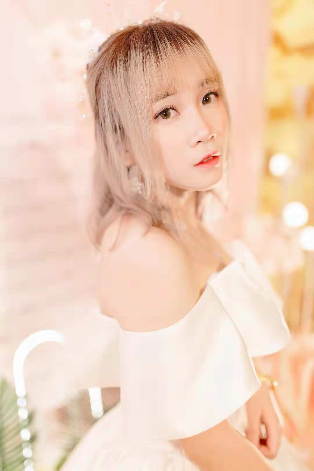 【特惠套餐】精致新娘全天跟妆+4个姐妹妆