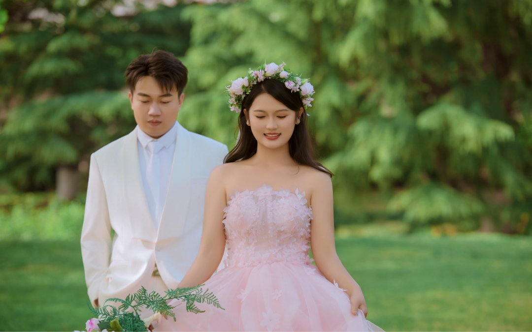 綠地草坪主題風(fēng)格-婚紗照