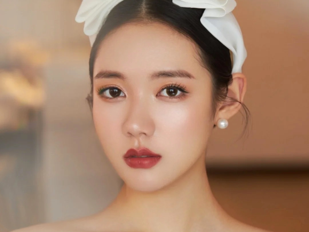 黄金档期资深化妆师全天跟妆（1980预定赠送亲友