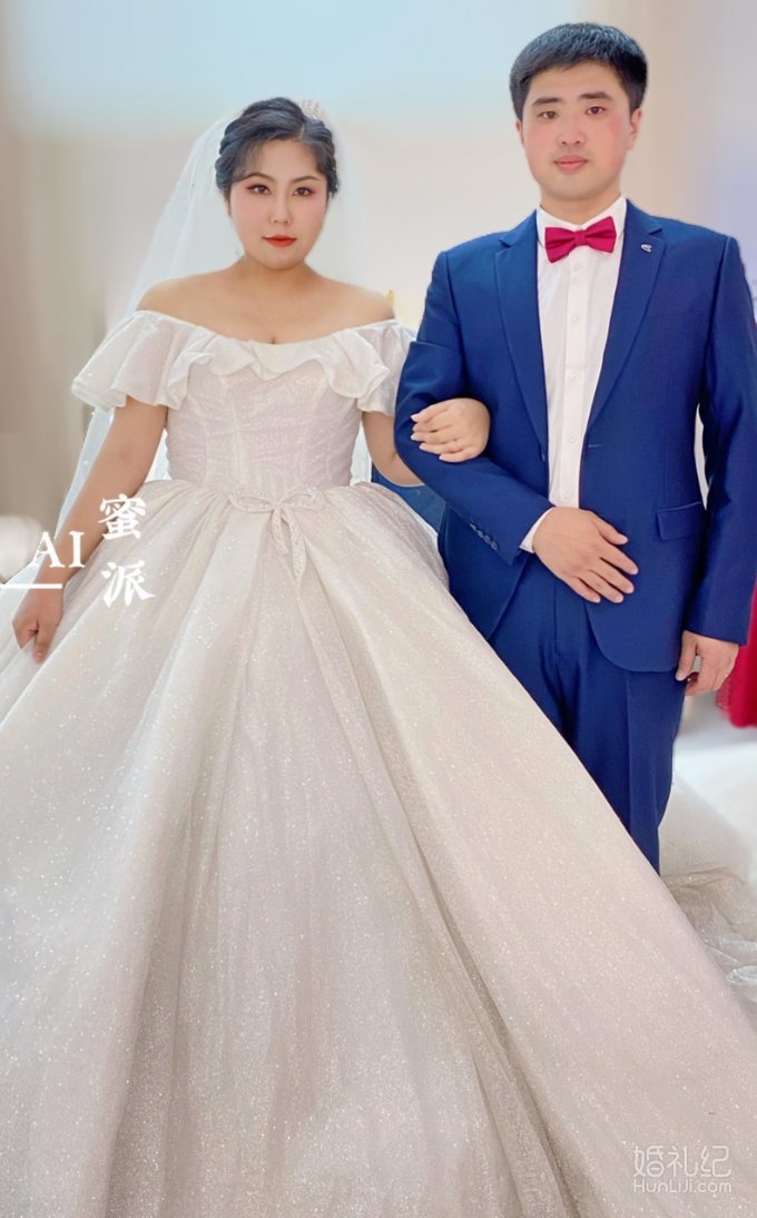 试穿婚纱，西服