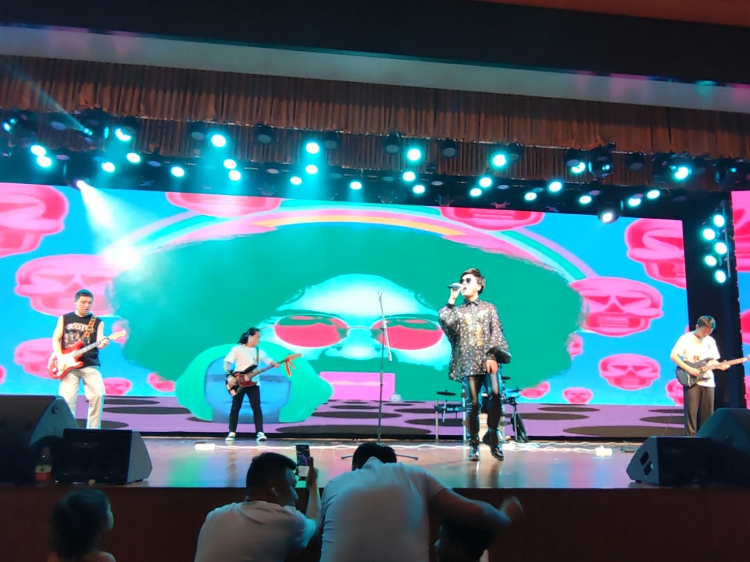 【嗨场】专业主持＋督导＋大编乐队