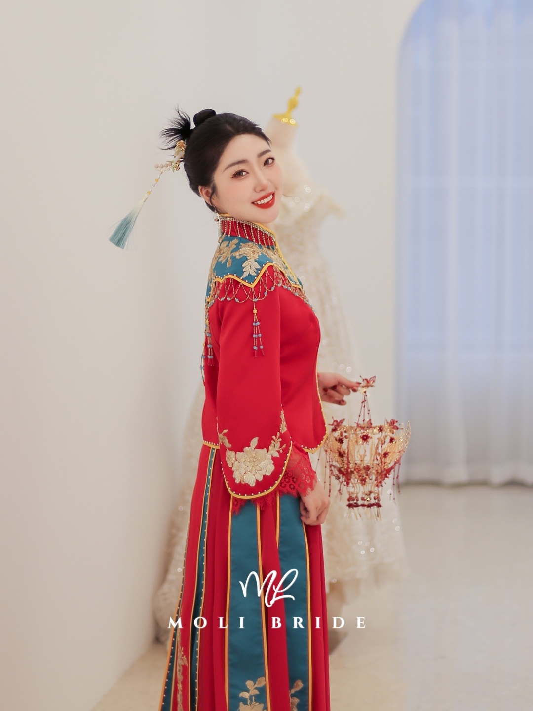 MOLI 红蓝撞色秀禾 