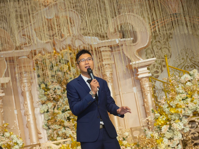 一天的婚礼主持管家，从接亲开始