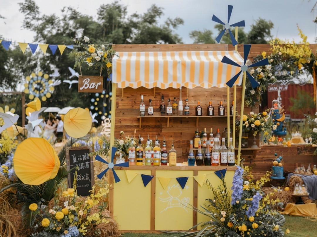 小王子风车主题户外婚礼（黄蓝主配色）