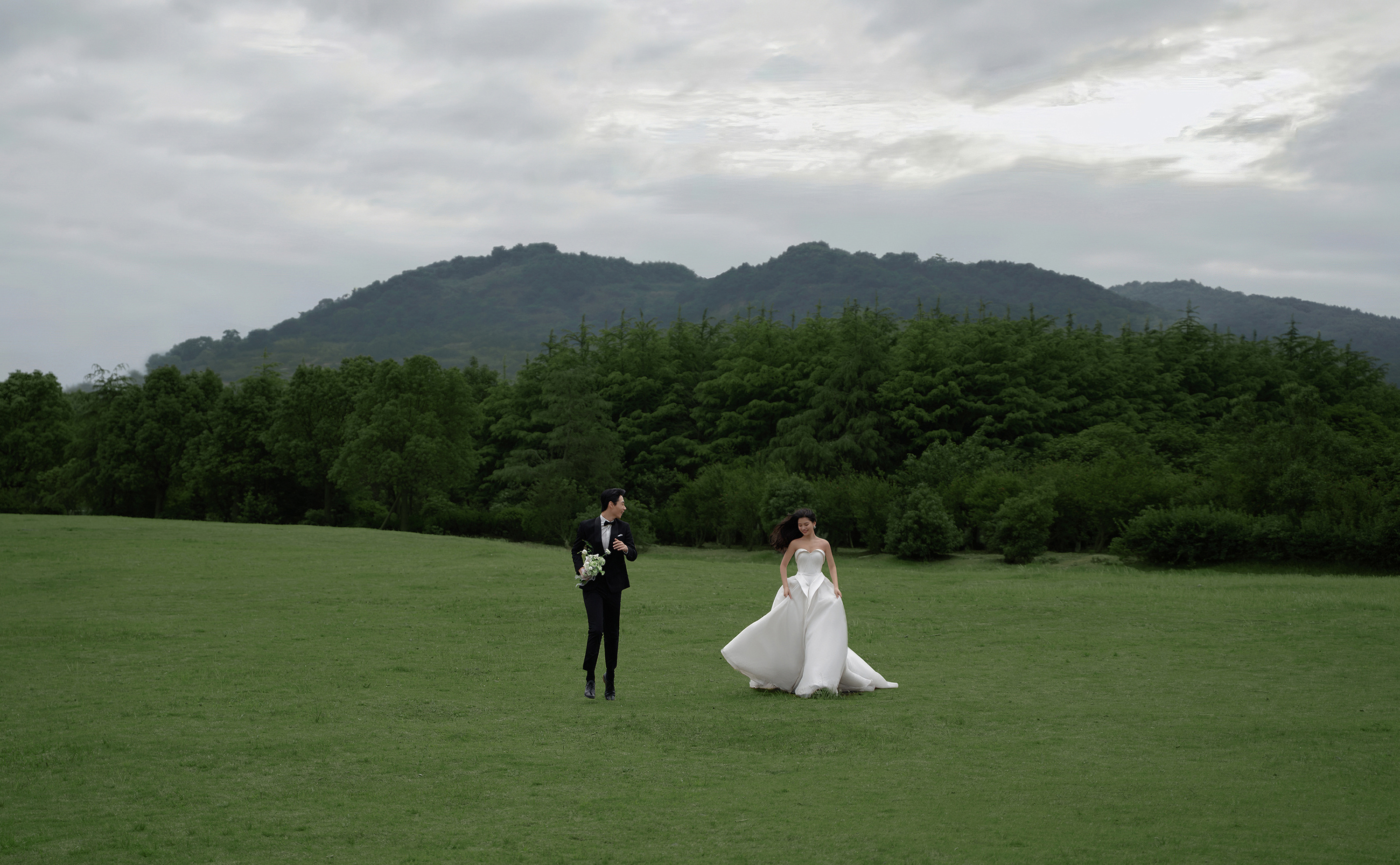 限時優(yōu)惠|高爾夫草坪|本地拍攝|私人訂制婚紗照