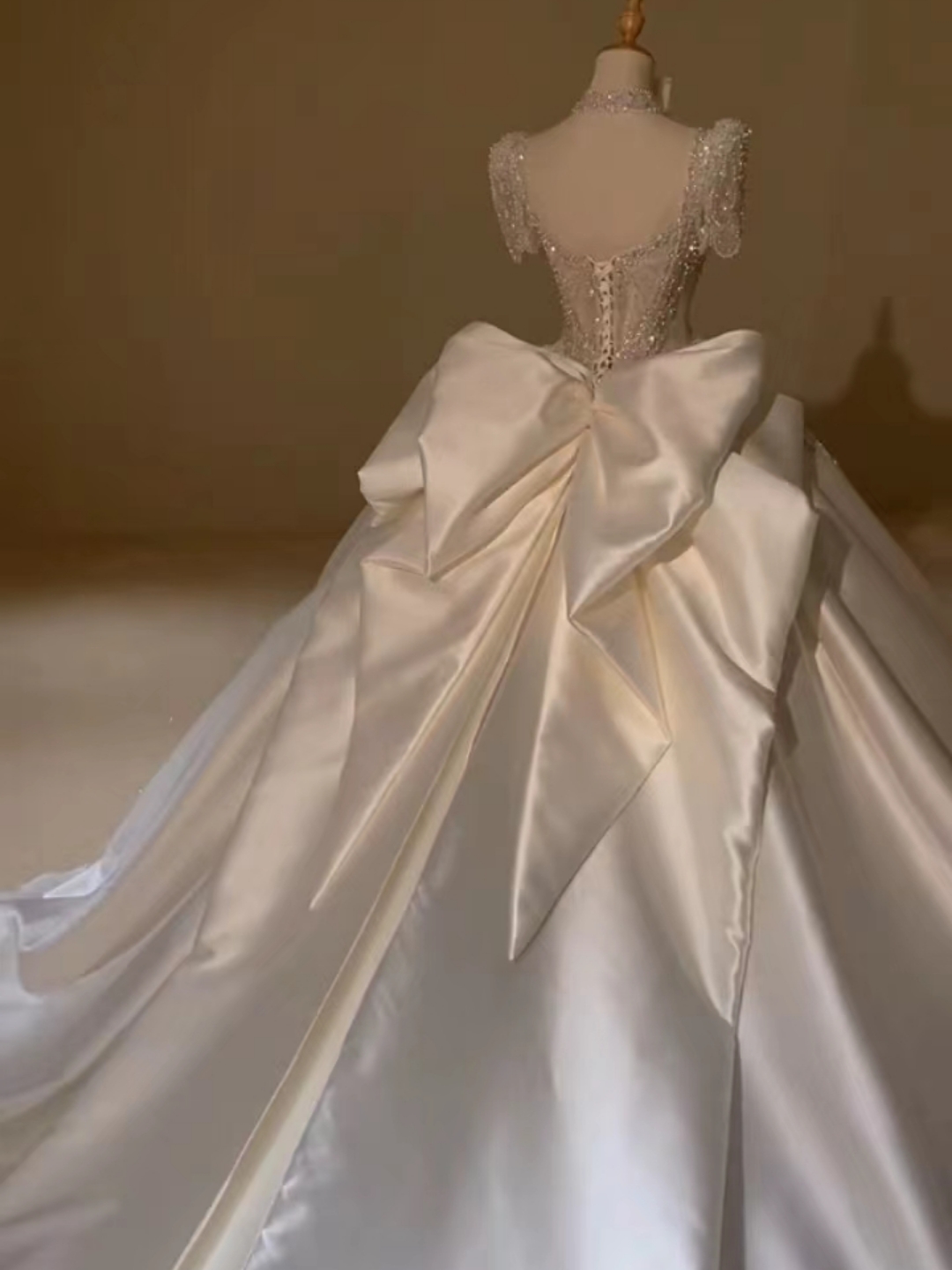 【超高人气值】婚纱礼服6件套