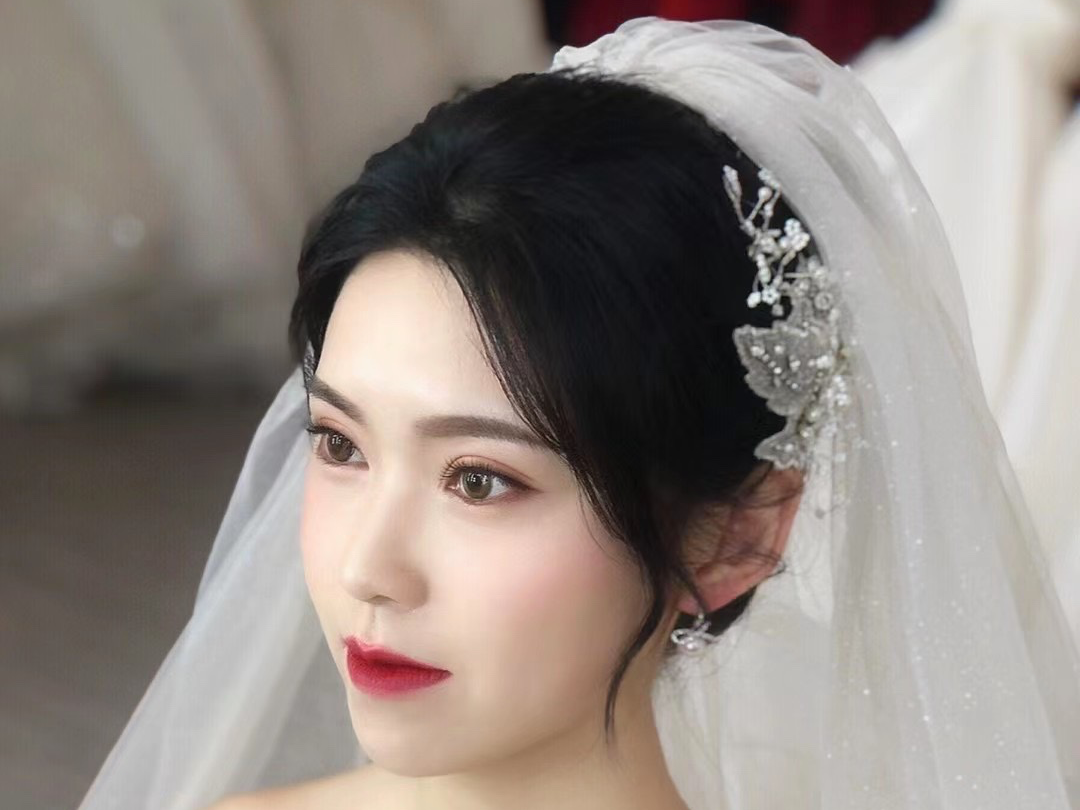 婚礼当天新娘全天跟妆套餐