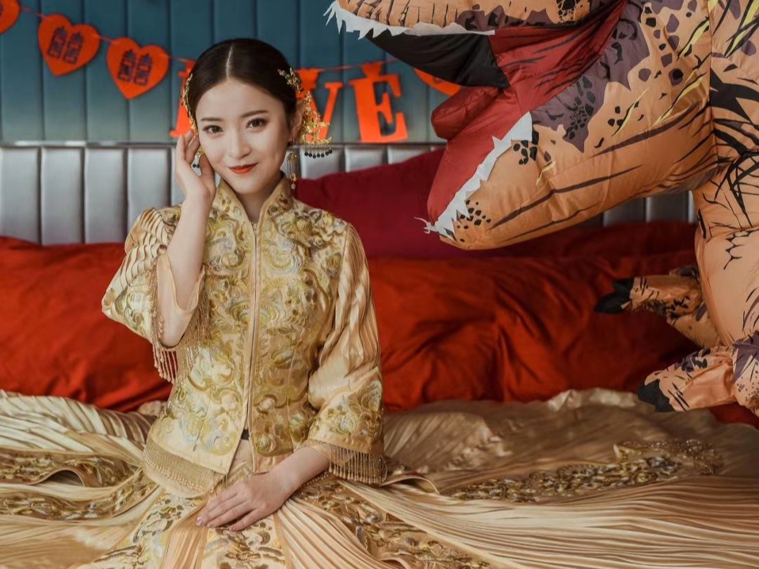 资深化妆师晨袍造型+龙凤褂新娘造型