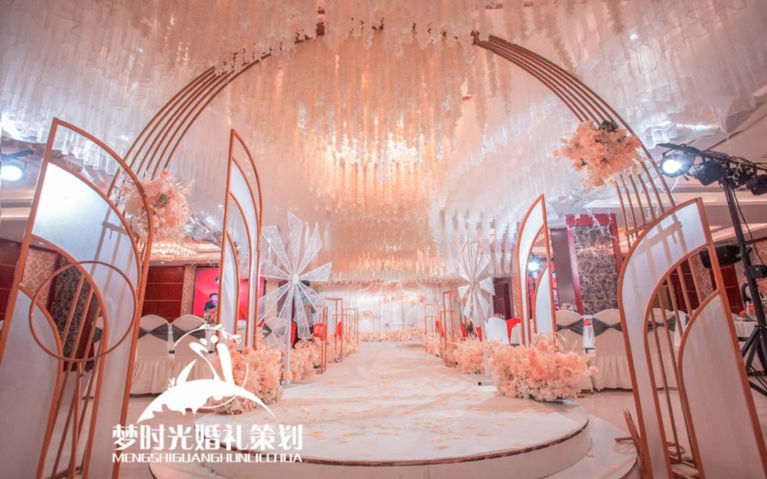永兴风华酒店香槟色婚礼布置
